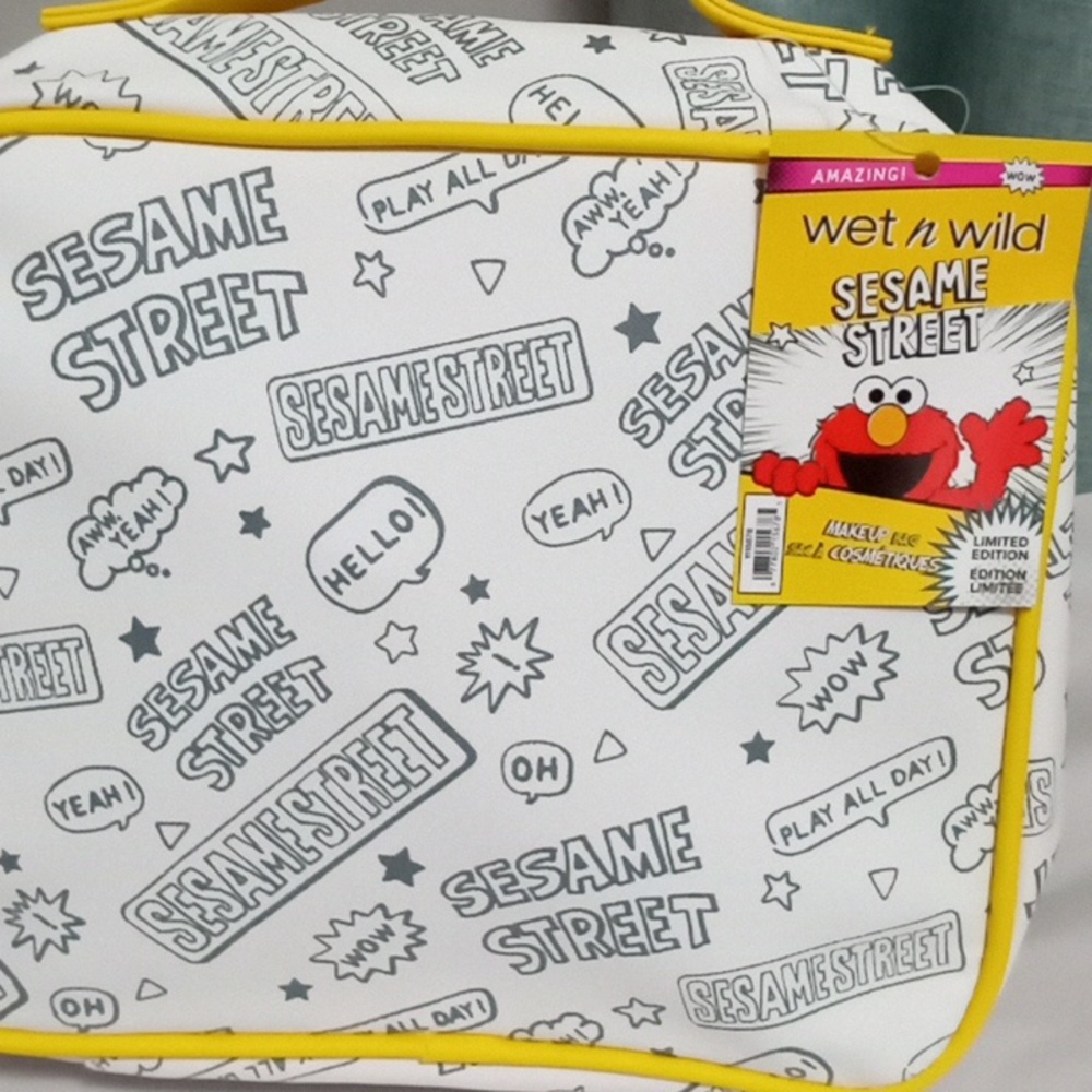 Wet n Wild Sesame Street Makeup Bag - Picture 4 of 6